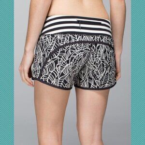 Lululemon Black White Palm Leaves Mid Rise Run Times Shorts